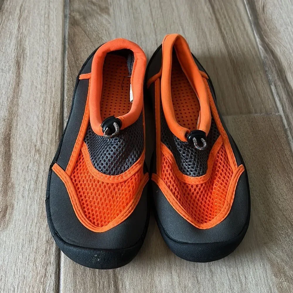 WONDER NATION Water Shoes Size 2-3